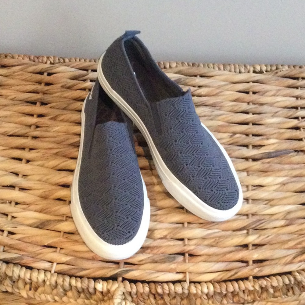 🌿NEW Navy Blue Slip-Ons🌿 - Picture 4 of 9